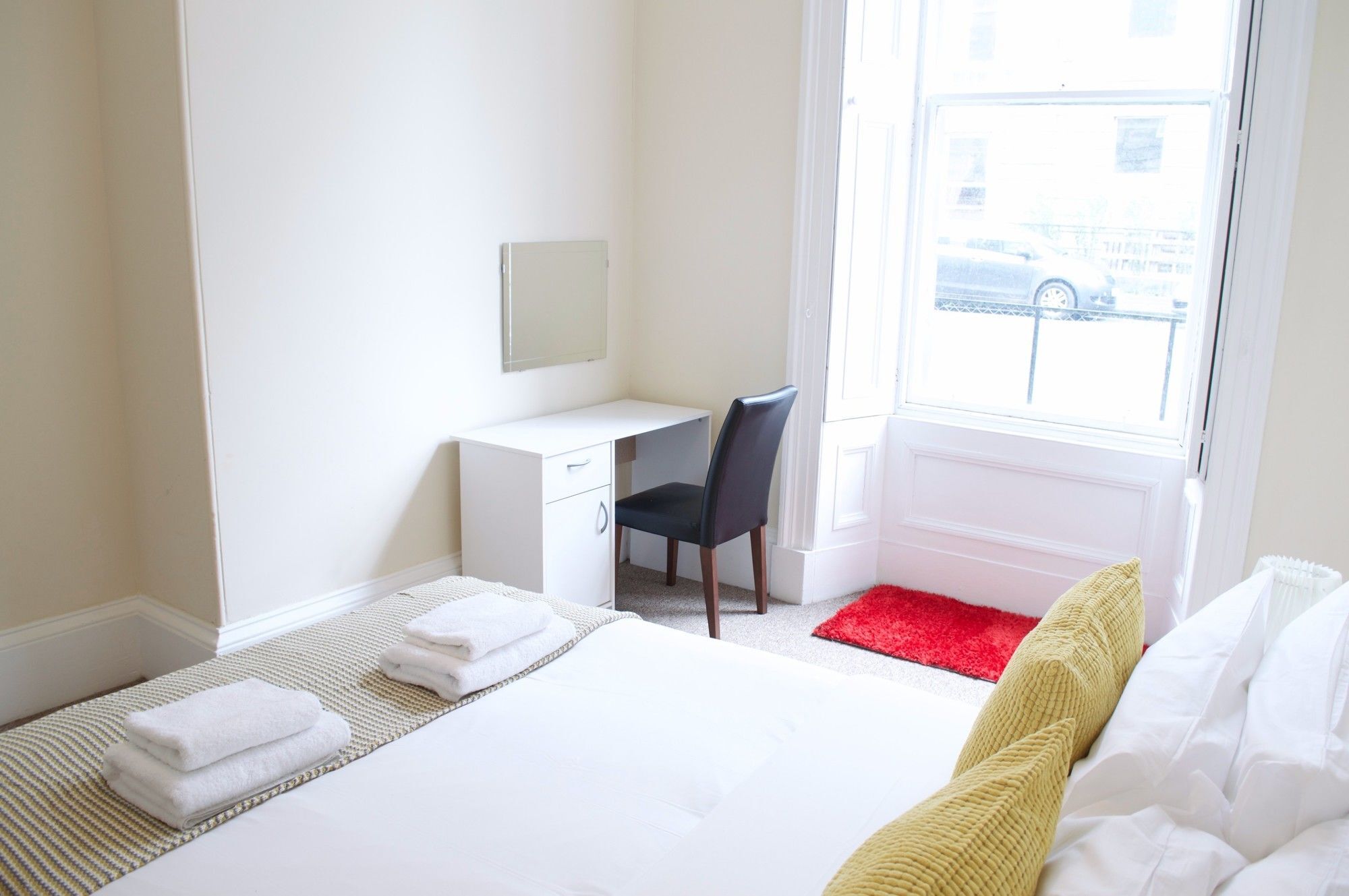 3 Bedroom Apartment Accommodates 8 เอดินบะระ ภายนอก รูปภาพ