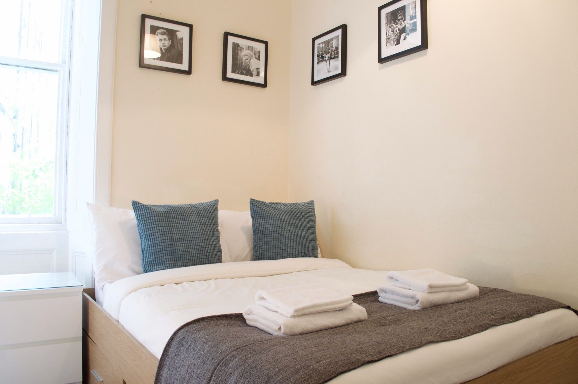 3 Bedroom Apartment Accommodates 8 เอดินบะระ ภายนอก รูปภาพ