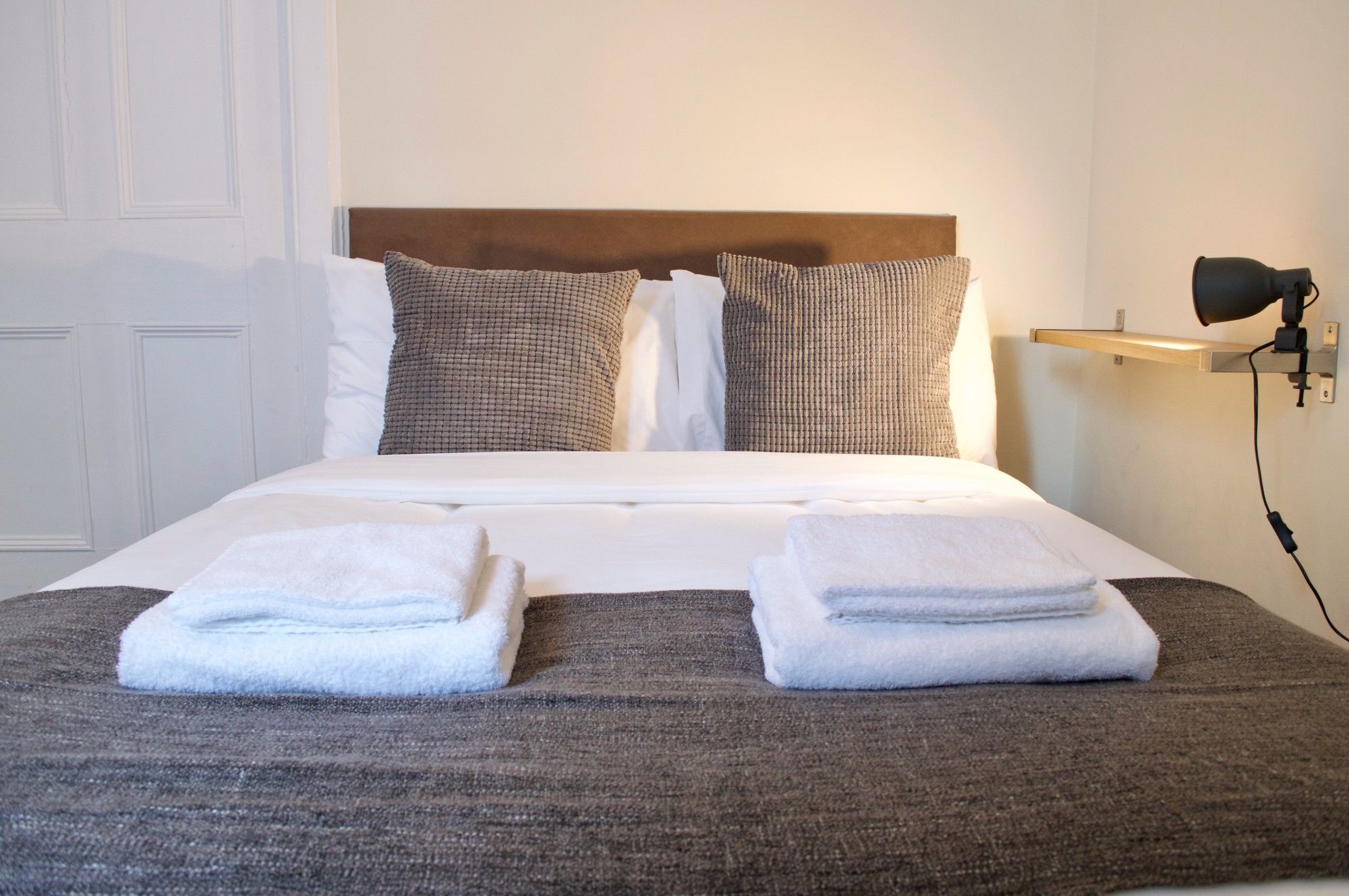 3 Bedroom Apartment Accommodates 8 เอดินบะระ ภายนอก รูปภาพ