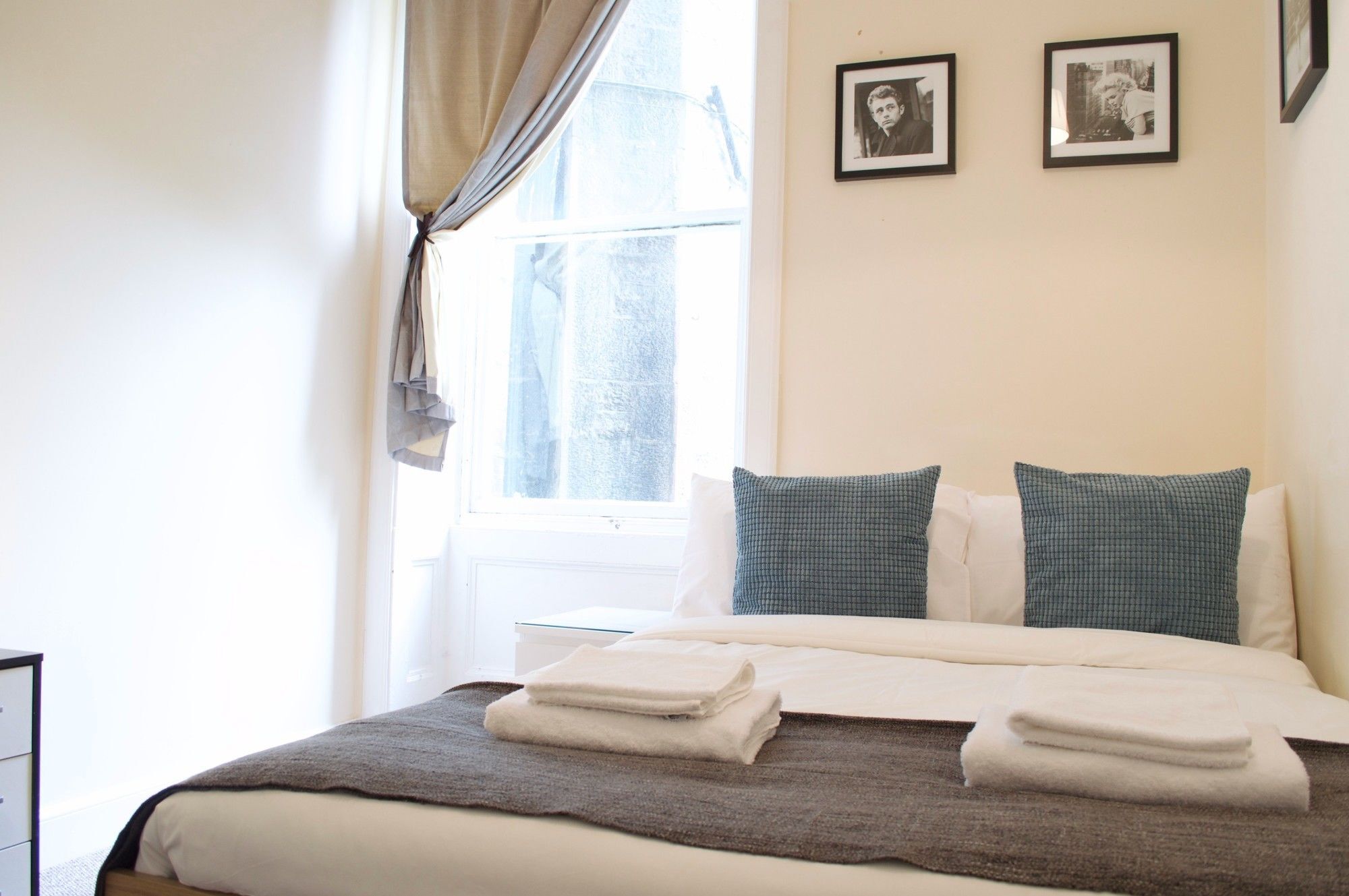 3 Bedroom Apartment Accommodates 8 เอดินบะระ ภายนอก รูปภาพ