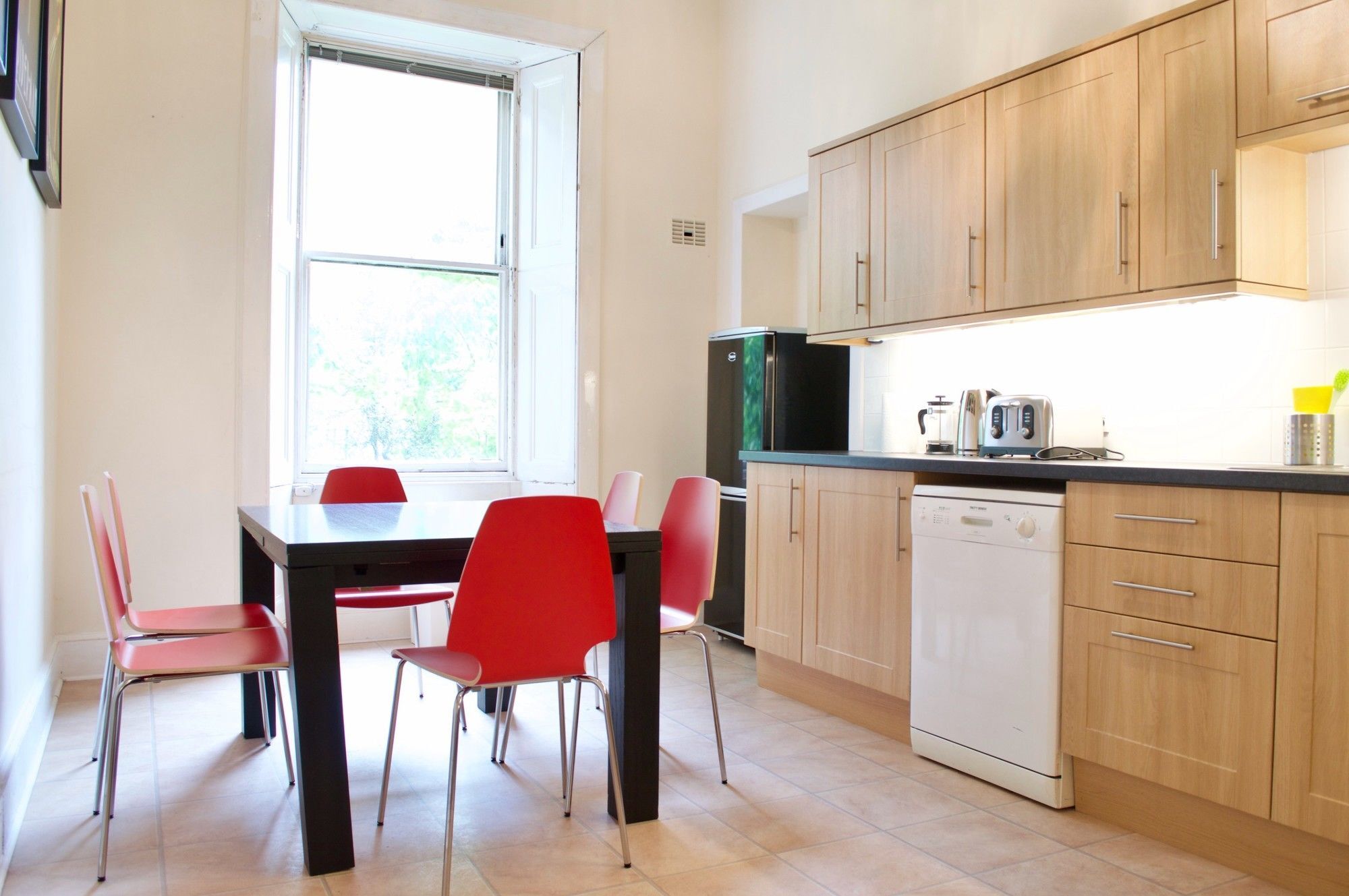 3 Bedroom Apartment Accommodates 8 เอดินบะระ ภายนอก รูปภาพ